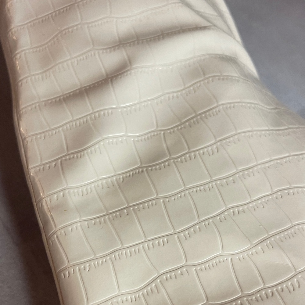 Elegant Cream Faux Croc Knee-High Women's Boots- Sz 10 - Picture 2 of 16
